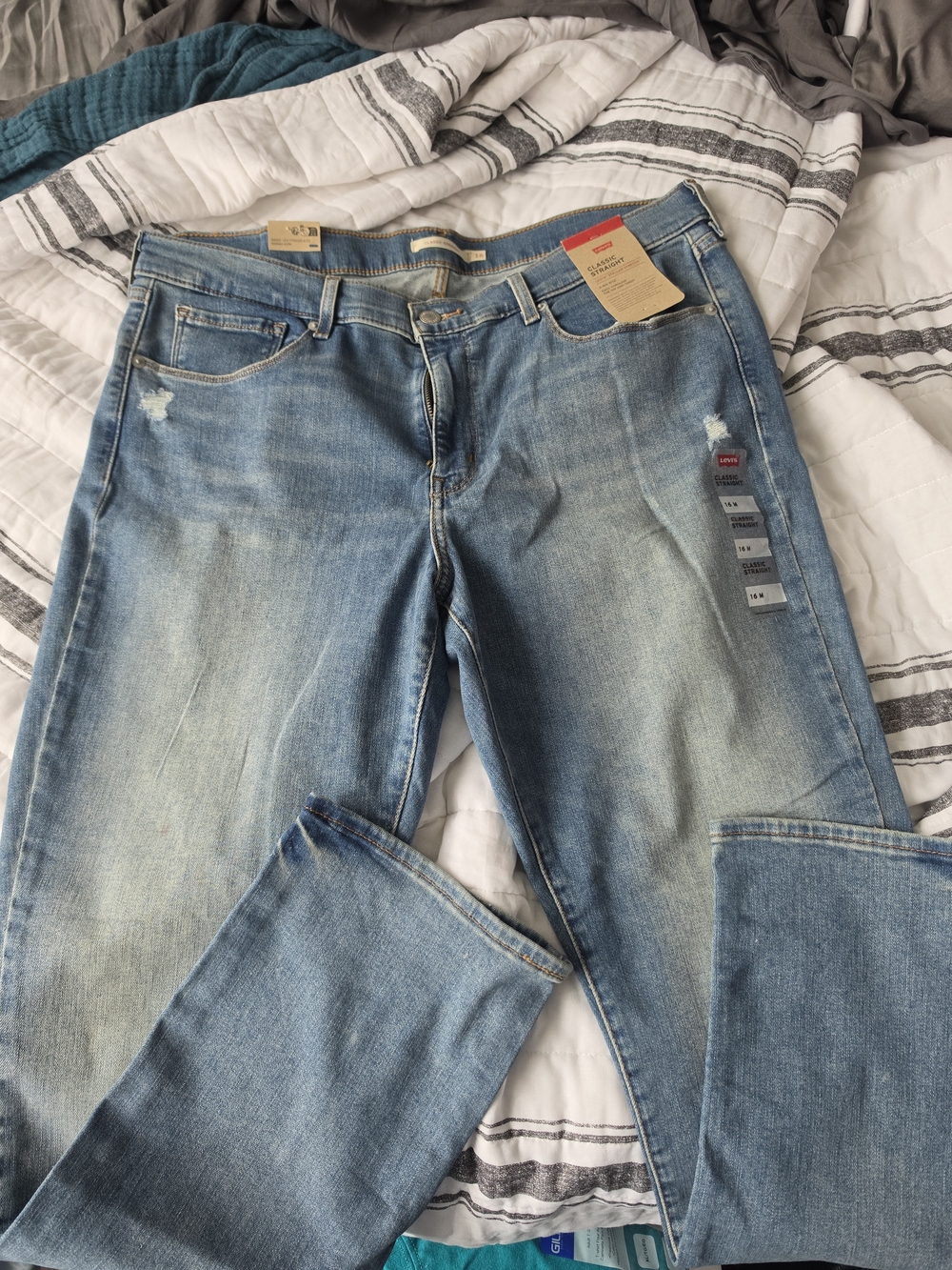 Levi's Classic Straight Women's Light Wash Straight Leg Jeans